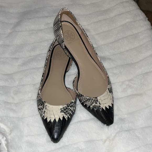 Tory Burch Shoes - Tory Burch Embossed Woven Leather Snakeskin Women’s Flats size 6M